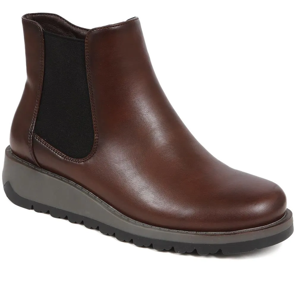 Wedge-Heeled Chelsea Boots - WK40015 / 326 128