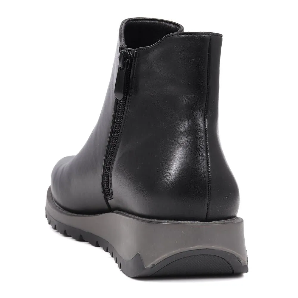 Wedge-Heeled Chelsea Boots - WK40015 / 326 128