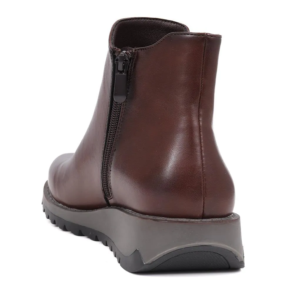 Wedge-Heeled Chelsea Boots - WK40015 / 326 128
