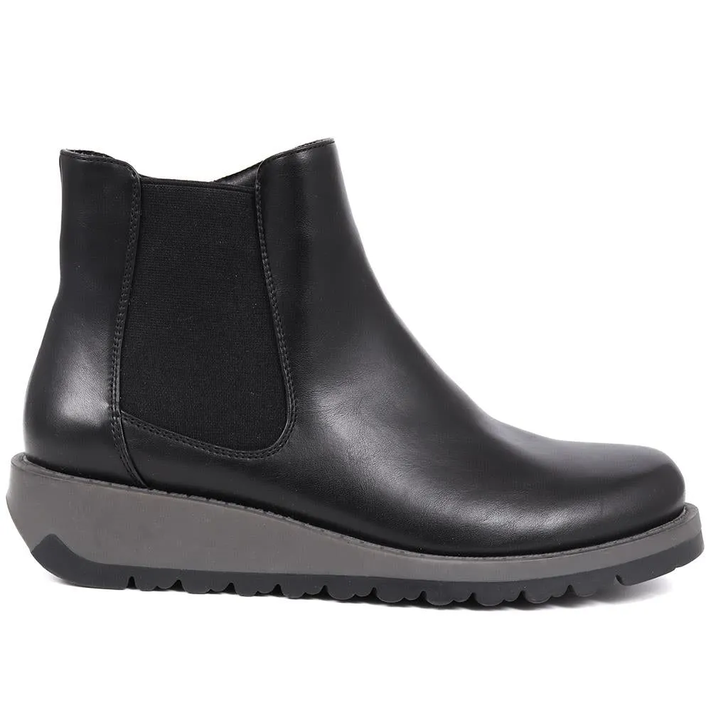 Wedge-Heeled Chelsea Boots - WK40015 / 326 128
